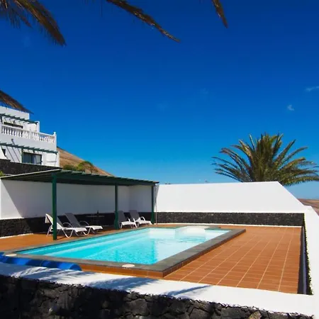Grosses Mit Meerblick Auf Lanzarote Tías