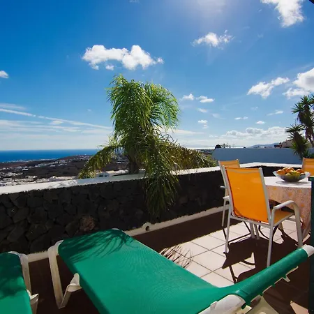 Grosses Mit Meerblick Auf Lanzarote Tías